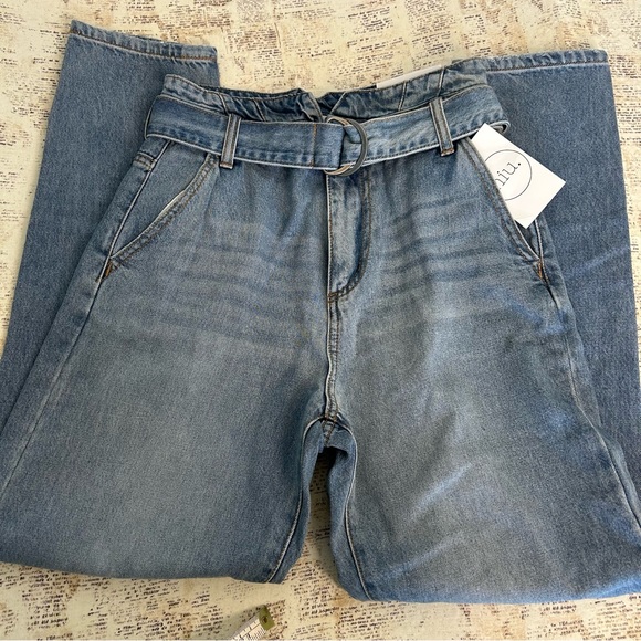 Kan Can Mom Jean new with tags, high waist,relaxed thing ,tapered leg size 1/24 - Picture 1 of 9